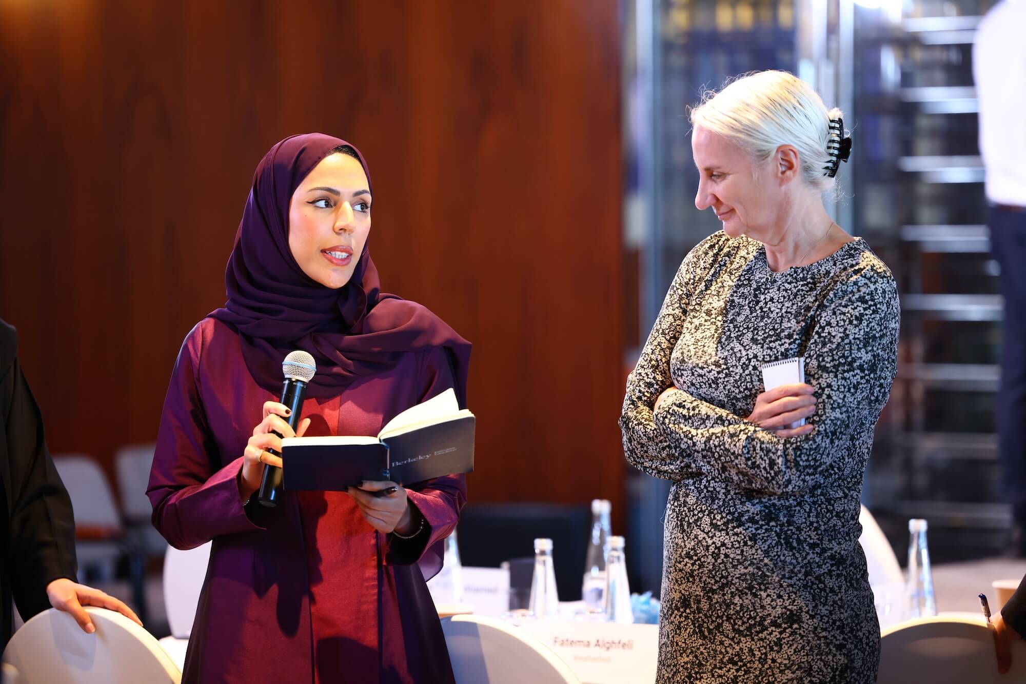 Two women networking at Aurora50's November NOORA workshop - women at the forefront: addressing climate change challenges. On the right is Stephanie Walters of The Emirates Group.